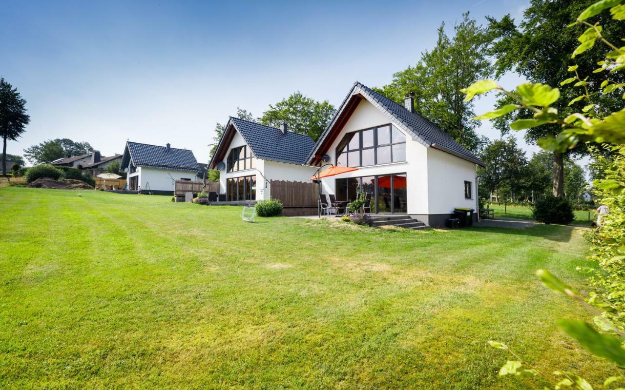 Villa Graues Haus à Montjoie Extérieur photo